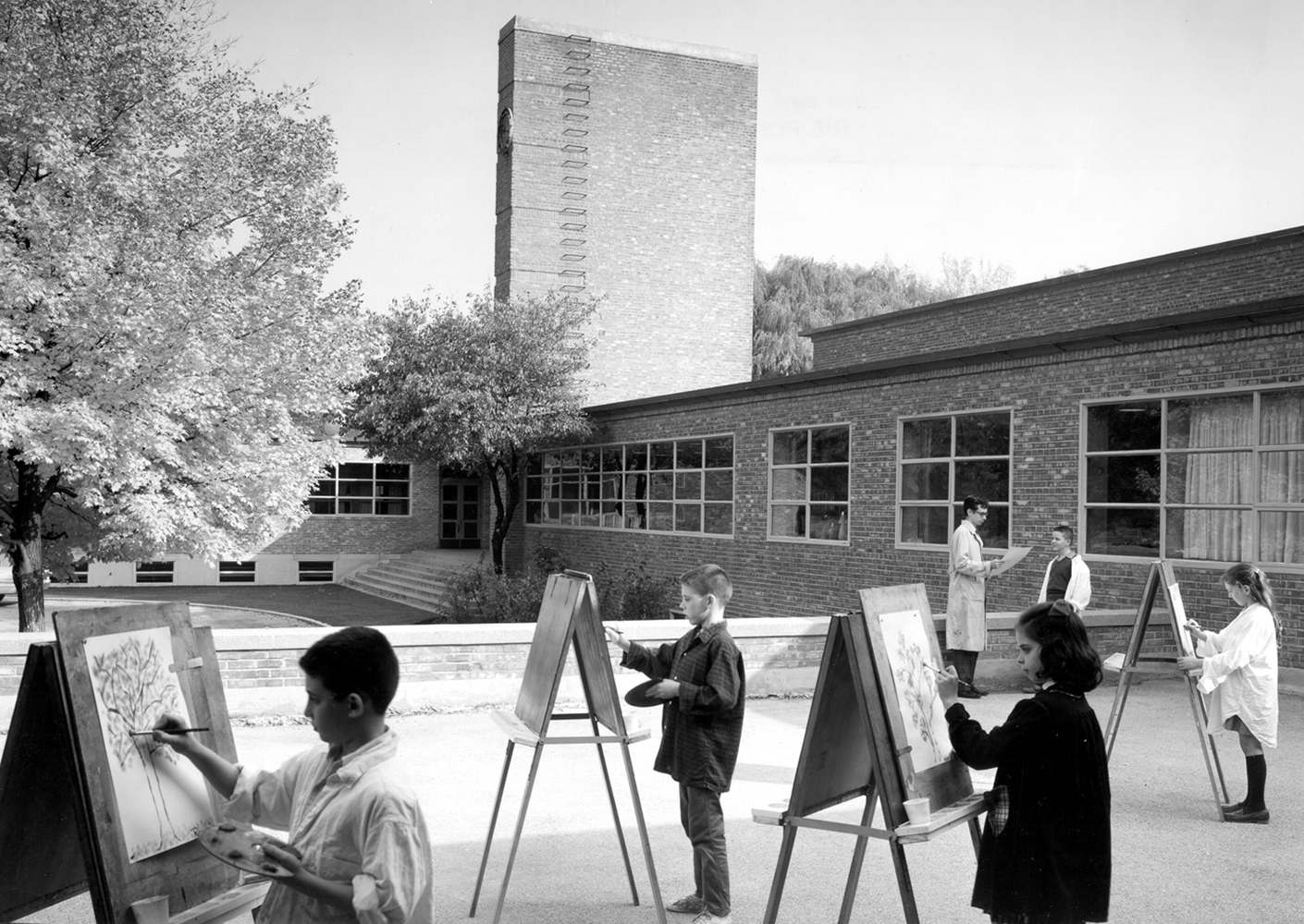 Crow Island school children painting outside