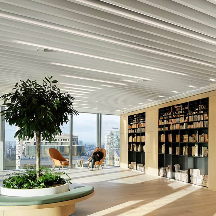 An art installation on level 14 resembles a bookcase. Upon closer inspection, it is a sculpture made of salvaged bricks. Brought over from the EBRD’s former office, the artwork, created by Isidoor Goddeeris in 1993, is a symbolic representation of knowledge.